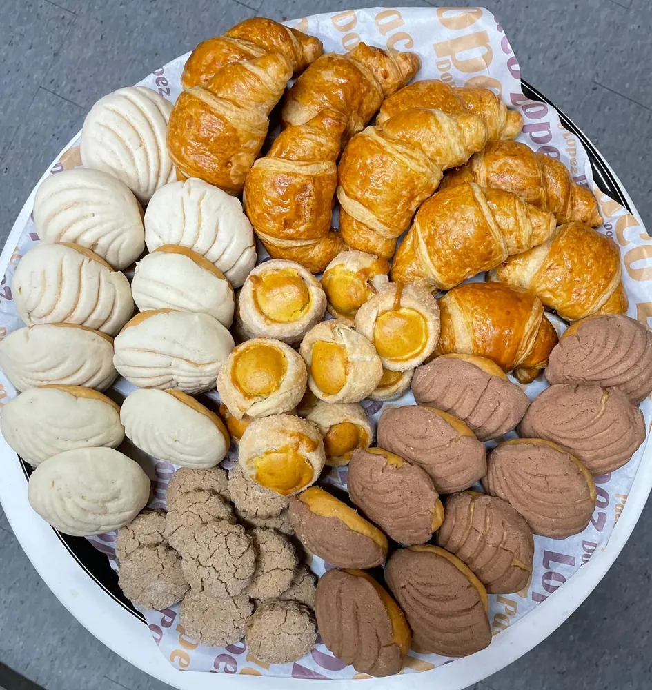 Assorted box of mini Mexican sweet breads