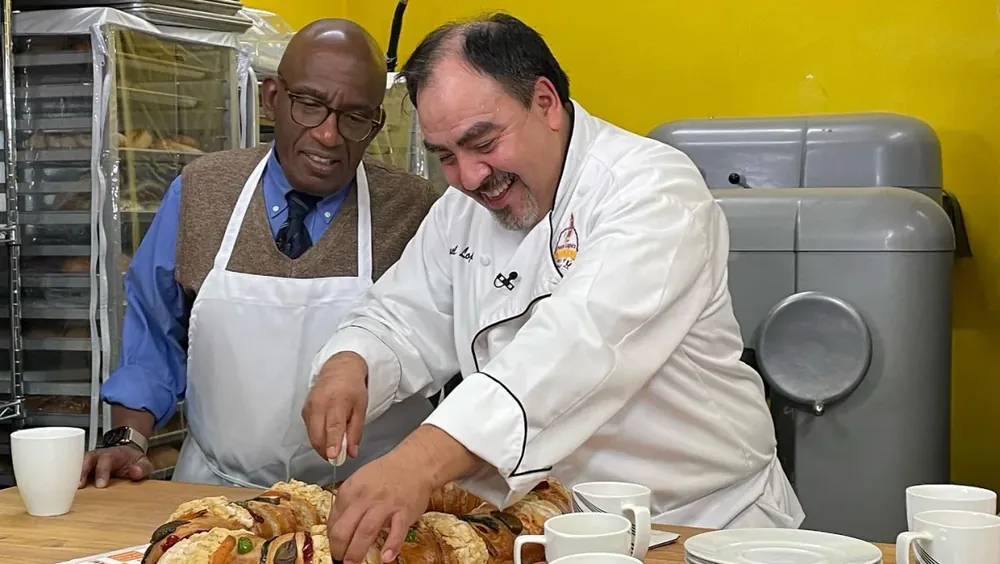 Al Roker slicing Rosca de Reyes with a baker at Don Paco López Panadería